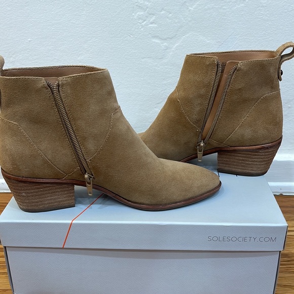 SOLE SOCIETY Women’s suede beige booties. Size 7. - Picture 9 of 10